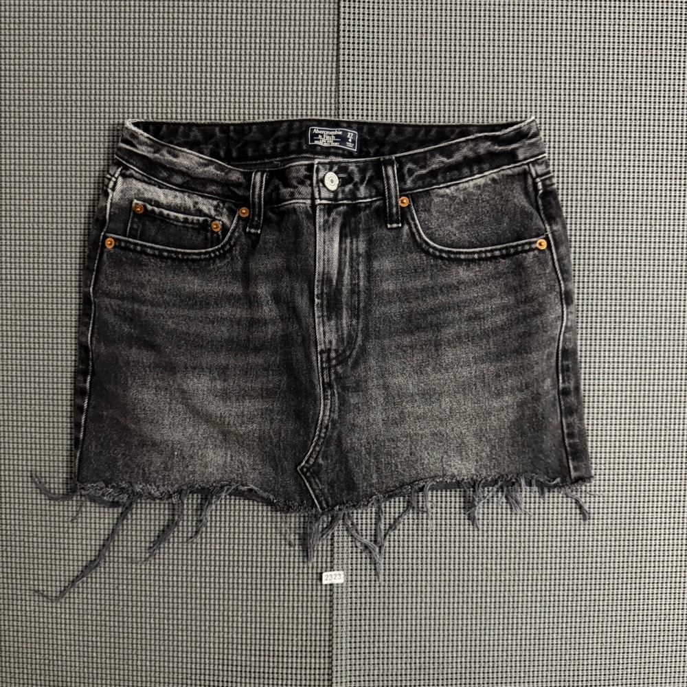 Abercrombie & Fitch Low Rise Micro Mini Skirt Washed Black Denim Distressed 27 4